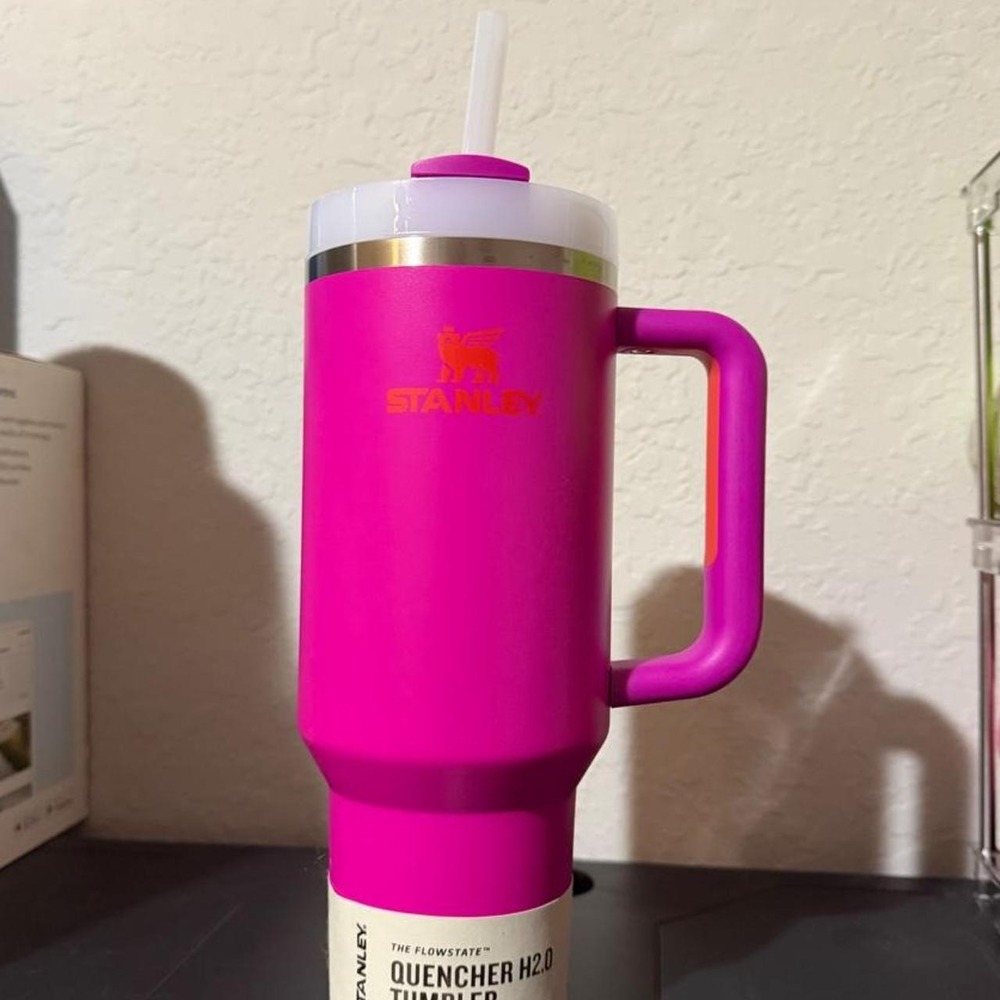 Stanley 40 oz Quencher H2.0 FlowState Stainless Steel Tumbler Vivid Violet